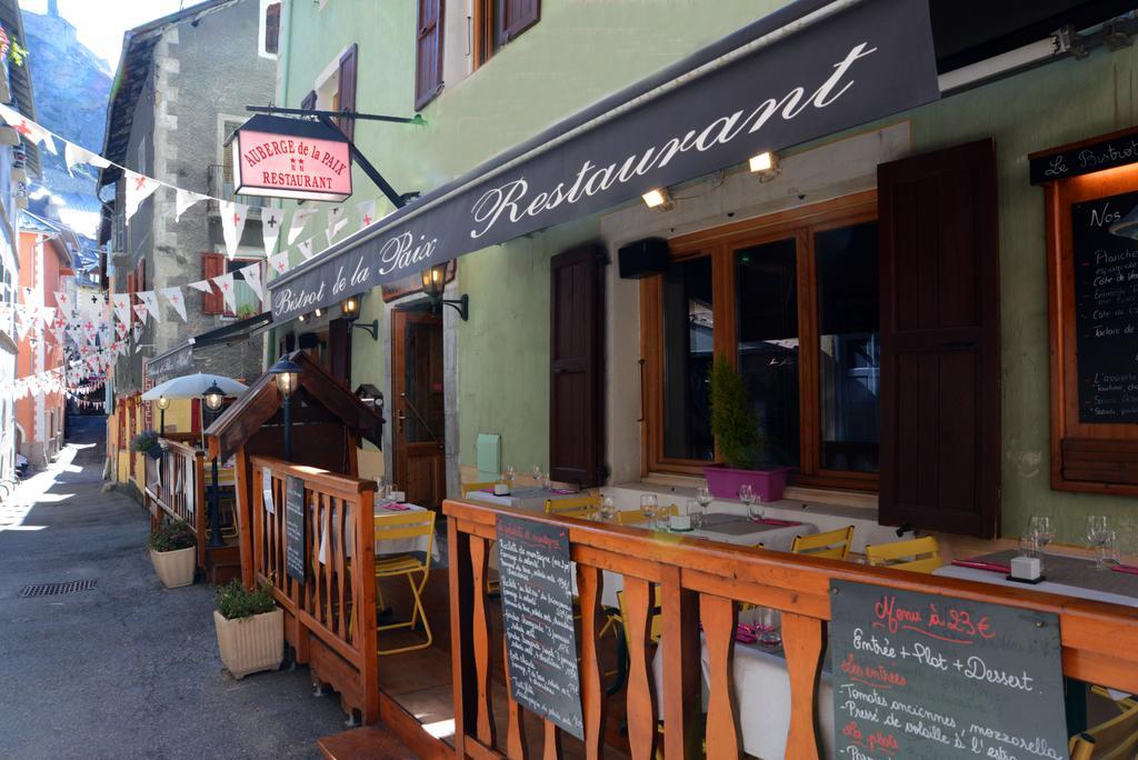 Auberge De La Paix Briançon Exterior foto